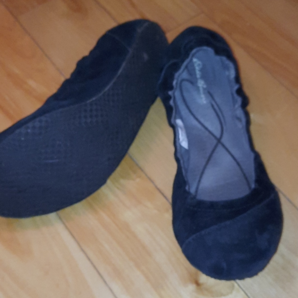 Black leather flat